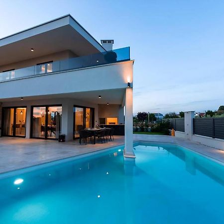 Luxurioese Villa Perla Mit Pool Und Jacuzzi 포레치 외부 사진