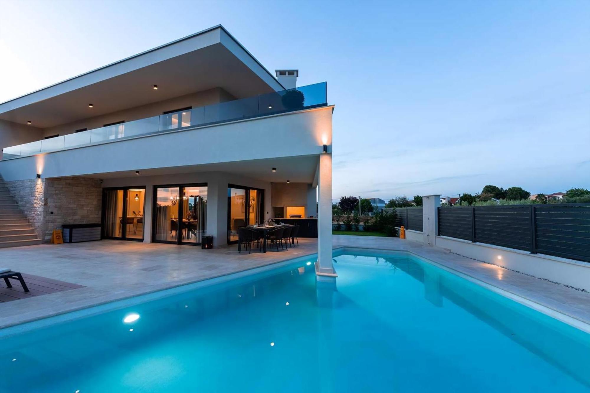 Luxurioese Villa Perla Mit Pool Und Jacuzzi 포레치 외부 사진