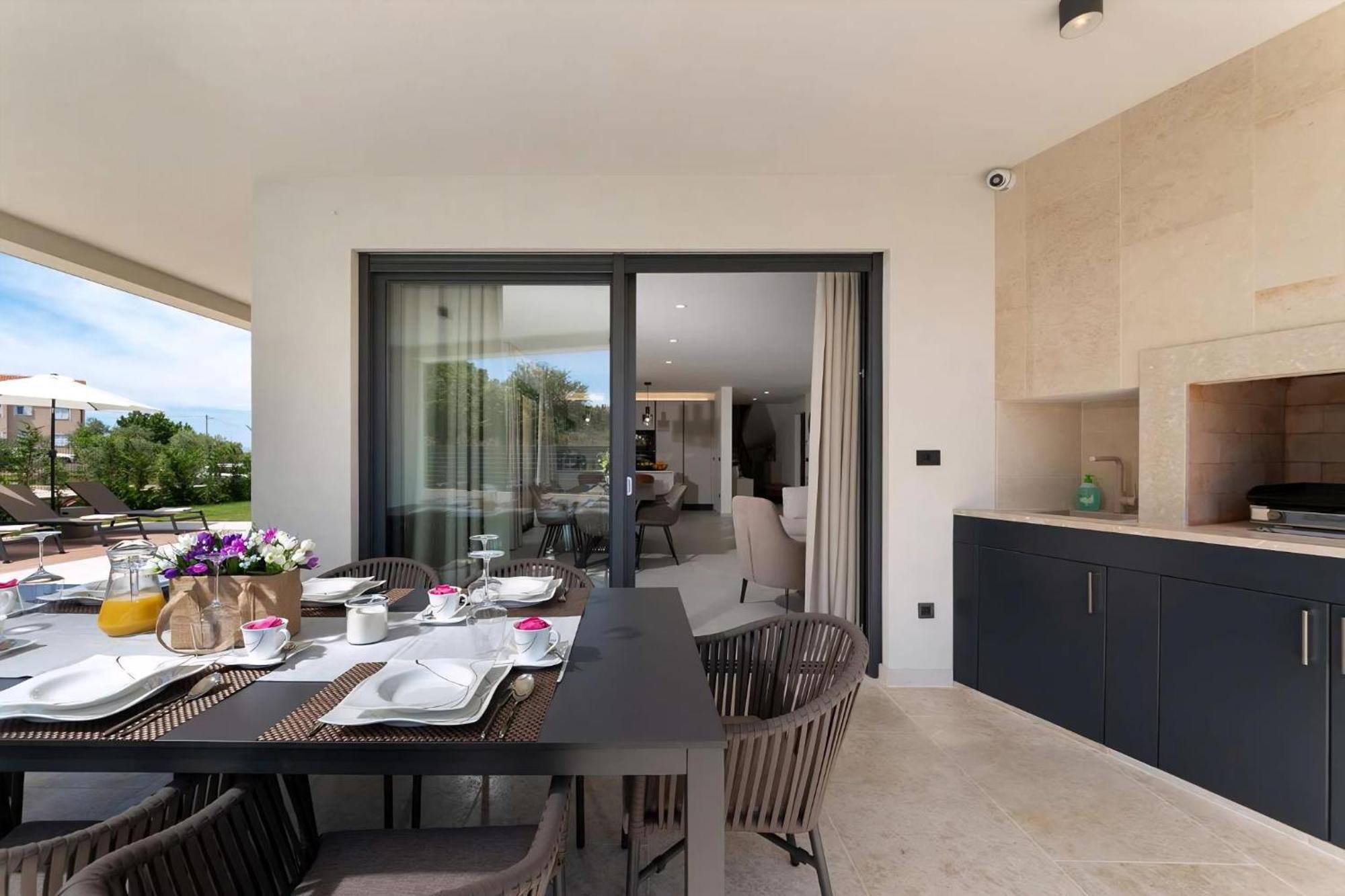Luxurioese Villa Perla Mit Pool Und Jacuzzi 포레치 외부 사진