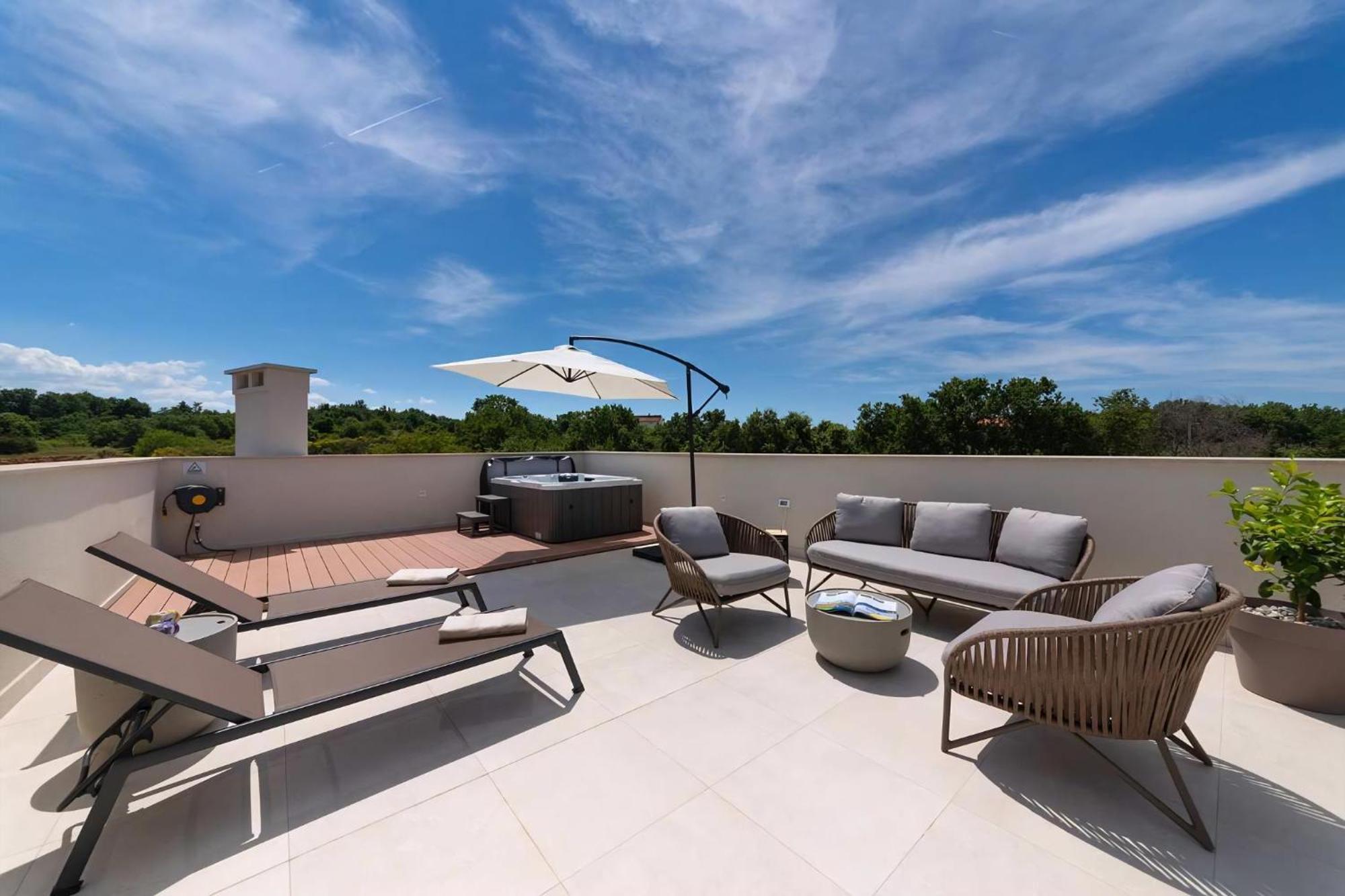 Luxurioese Villa Perla Mit Pool Und Jacuzzi 포레치 외부 사진