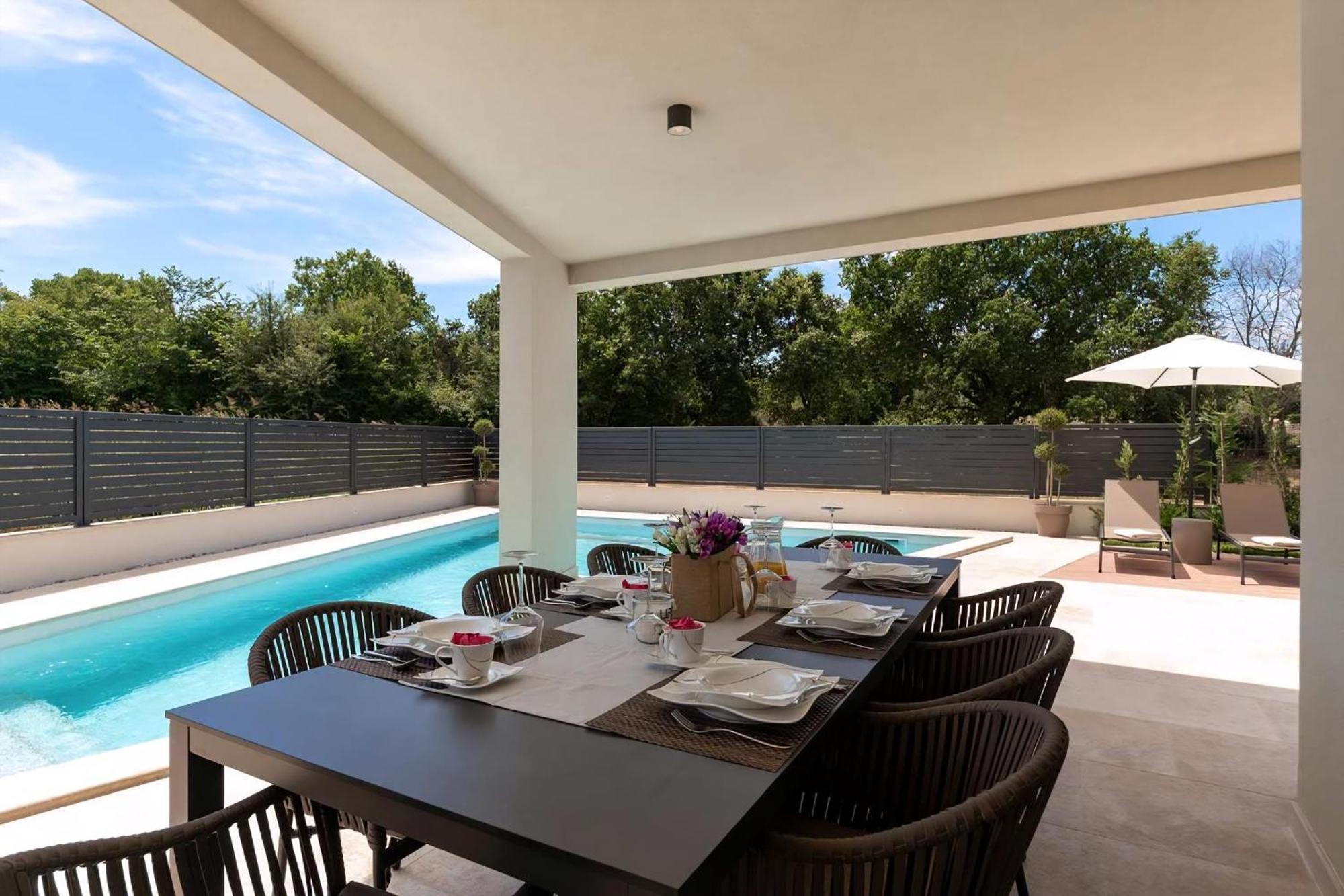 Luxurioese Villa Perla Mit Pool Und Jacuzzi 포레치 외부 사진