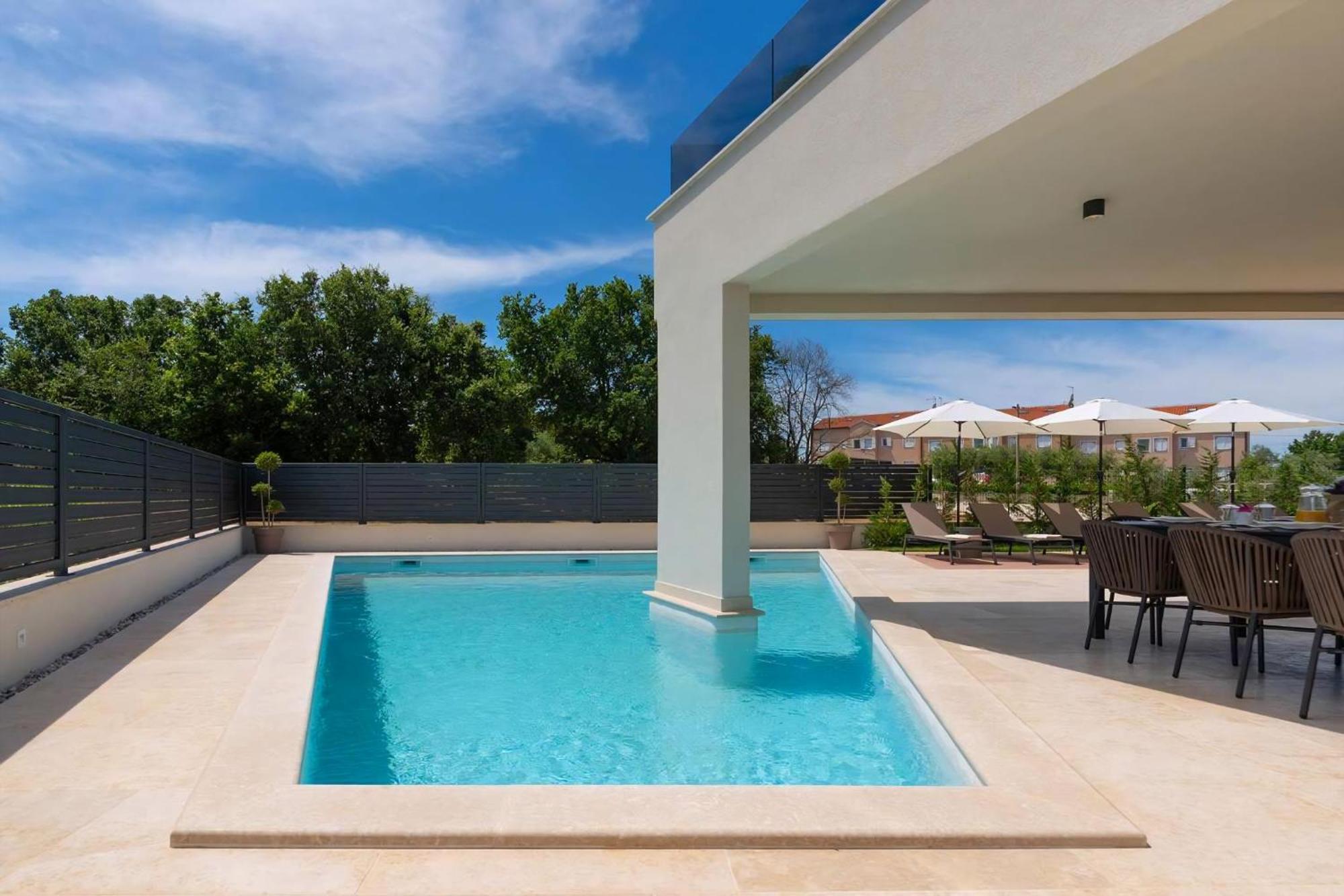 Luxurioese Villa Perla Mit Pool Und Jacuzzi 포레치 외부 사진