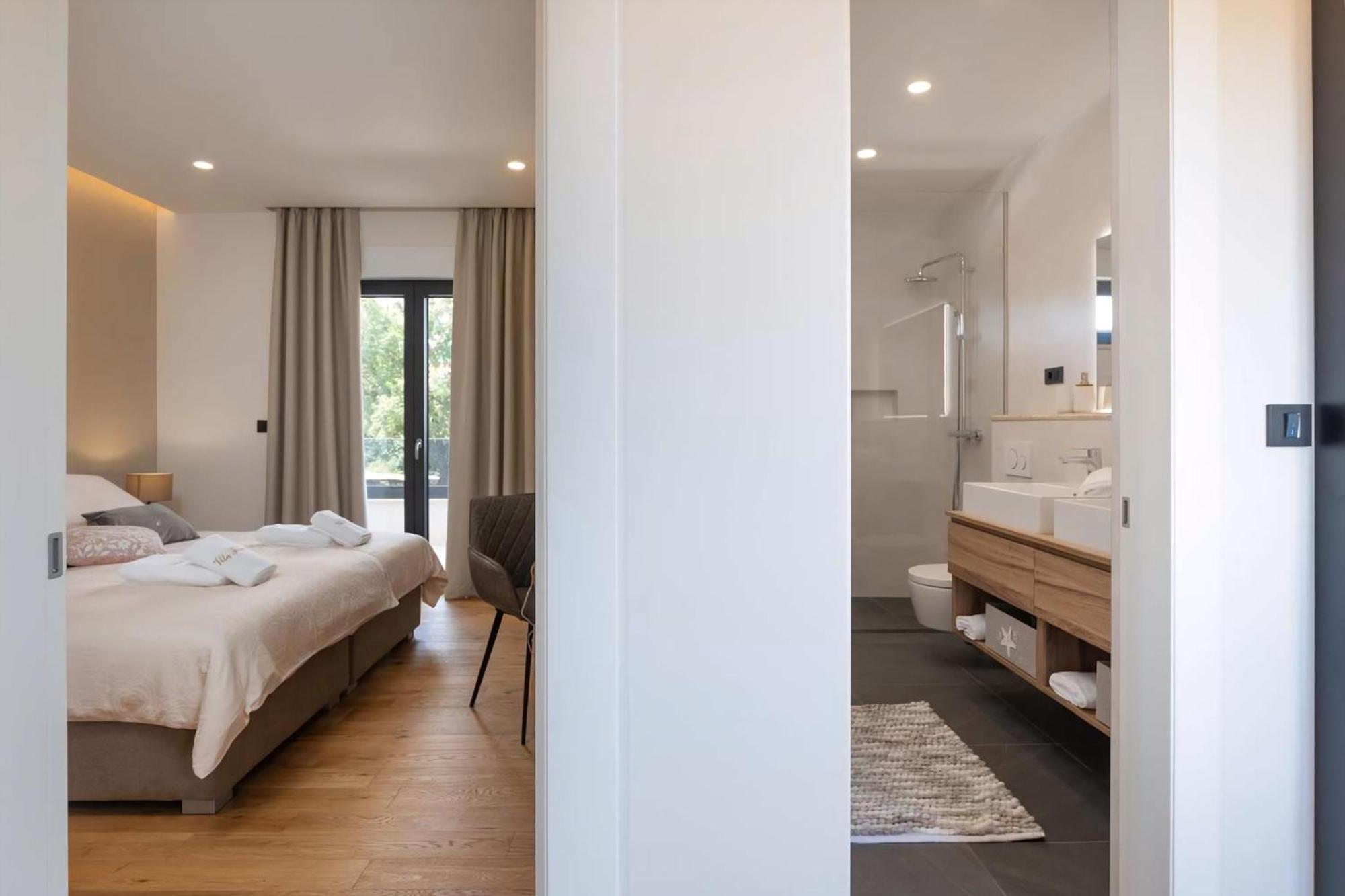 Luxurioese Villa Perla Mit Pool Und Jacuzzi 포레치 외부 사진