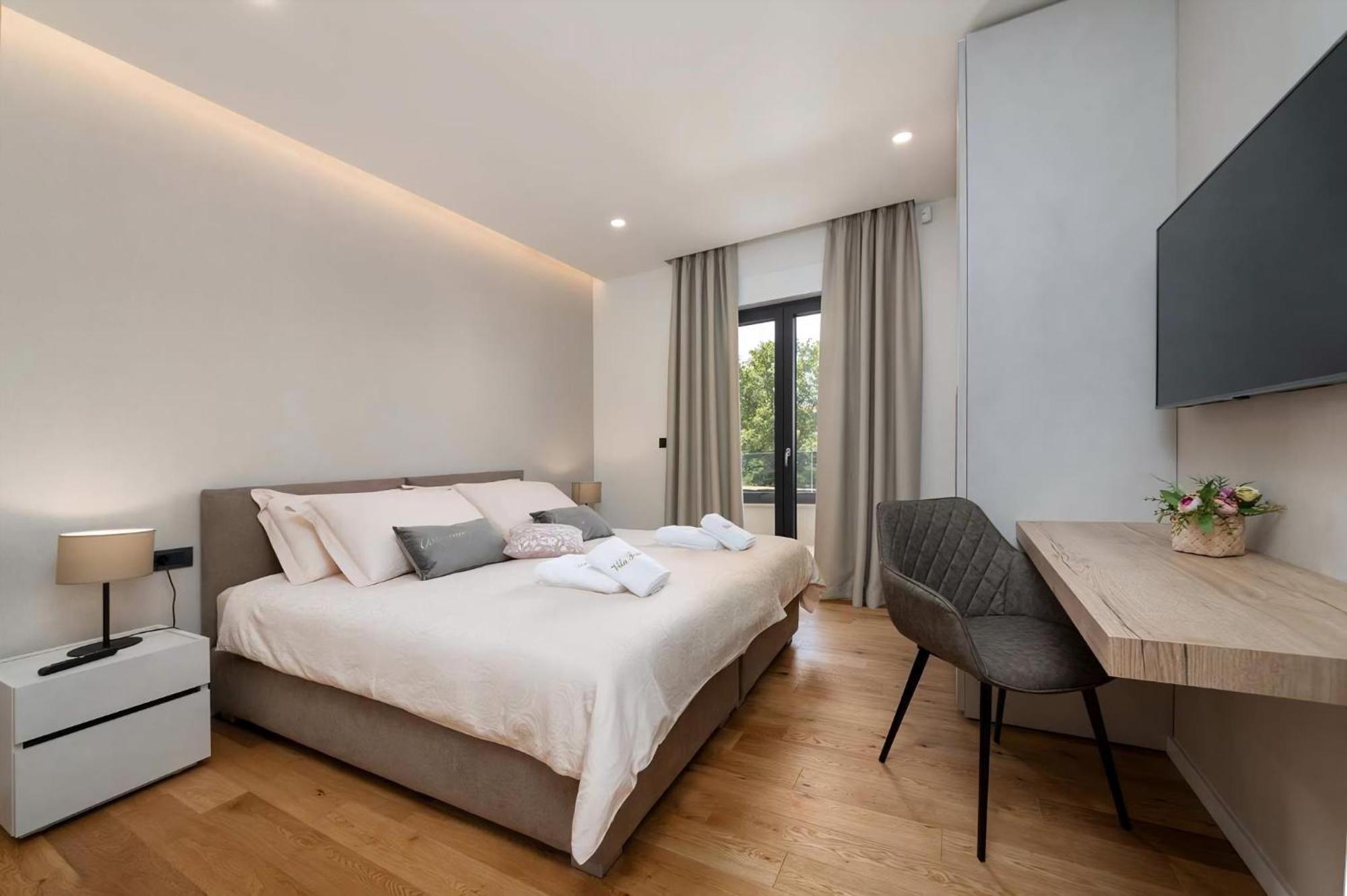 Luxurioese Villa Perla Mit Pool Und Jacuzzi 포레치 외부 사진