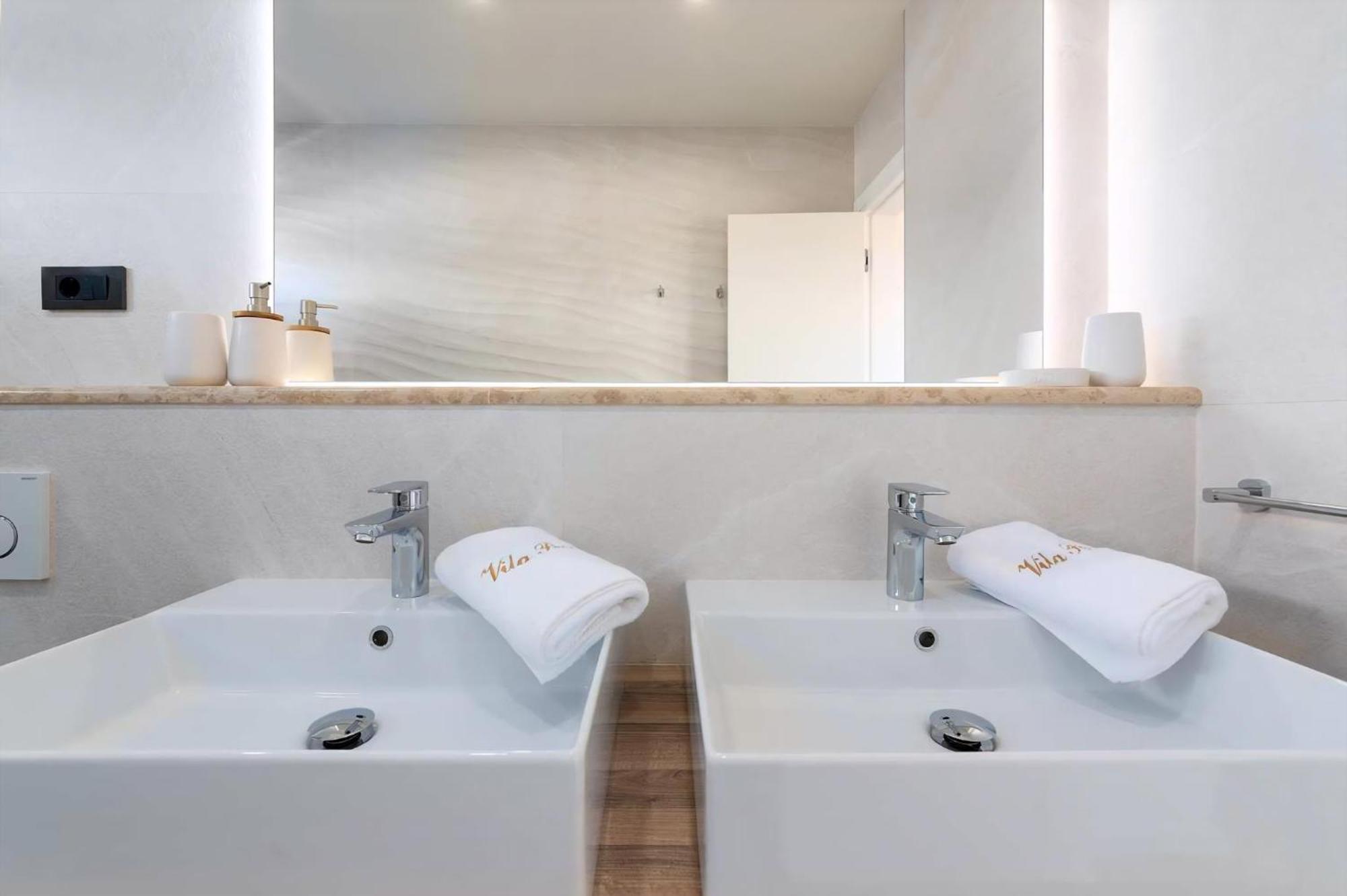 Luxurioese Villa Perla Mit Pool Und Jacuzzi 포레치 외부 사진