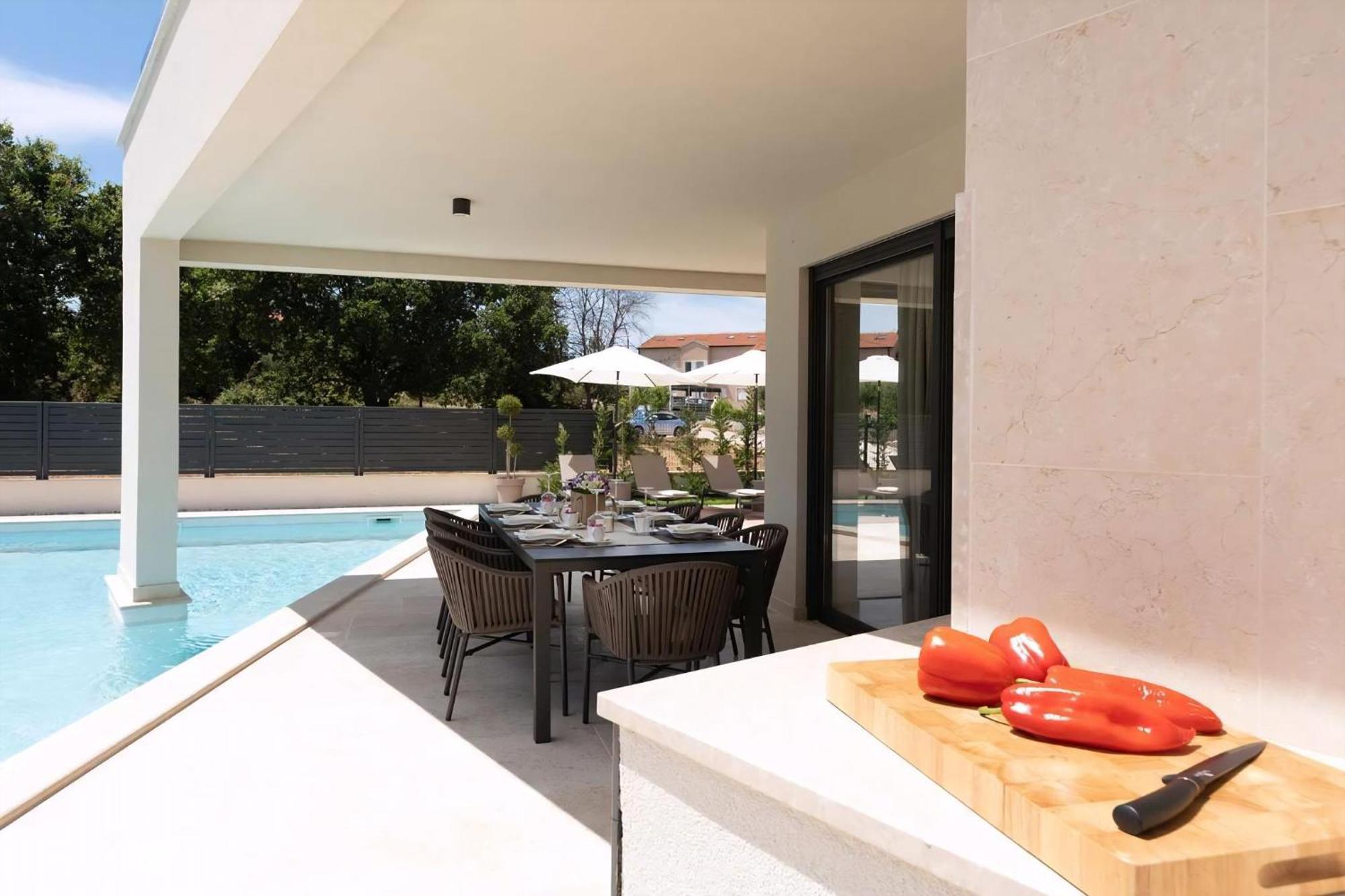 Luxurioese Villa Perla Mit Pool Und Jacuzzi 포레치 외부 사진