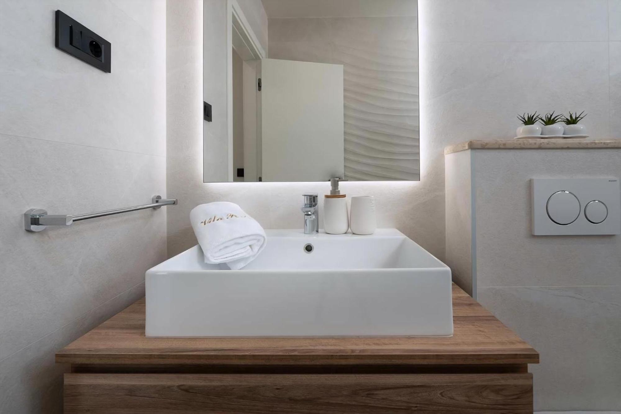 Luxurioese Villa Perla Mit Pool Und Jacuzzi 포레치 외부 사진
