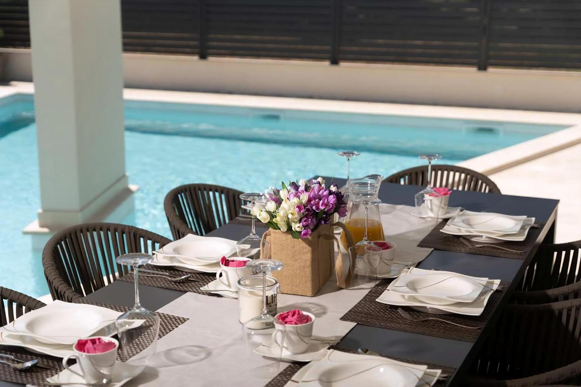 Luxurioese Villa Perla Mit Pool Und Jacuzzi 포레치 외부 사진