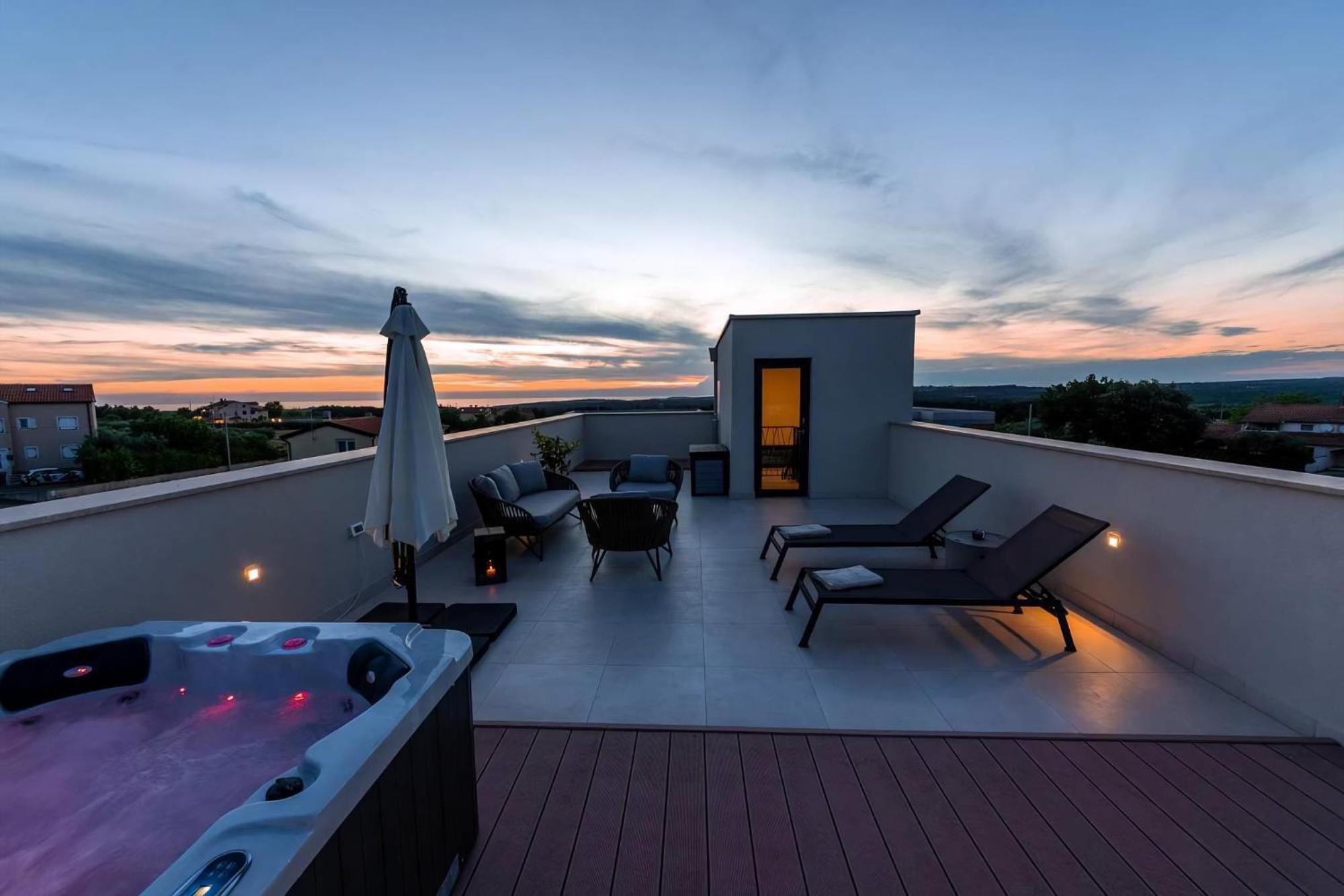 Luxurioese Villa Perla Mit Pool Und Jacuzzi 포레치 외부 사진