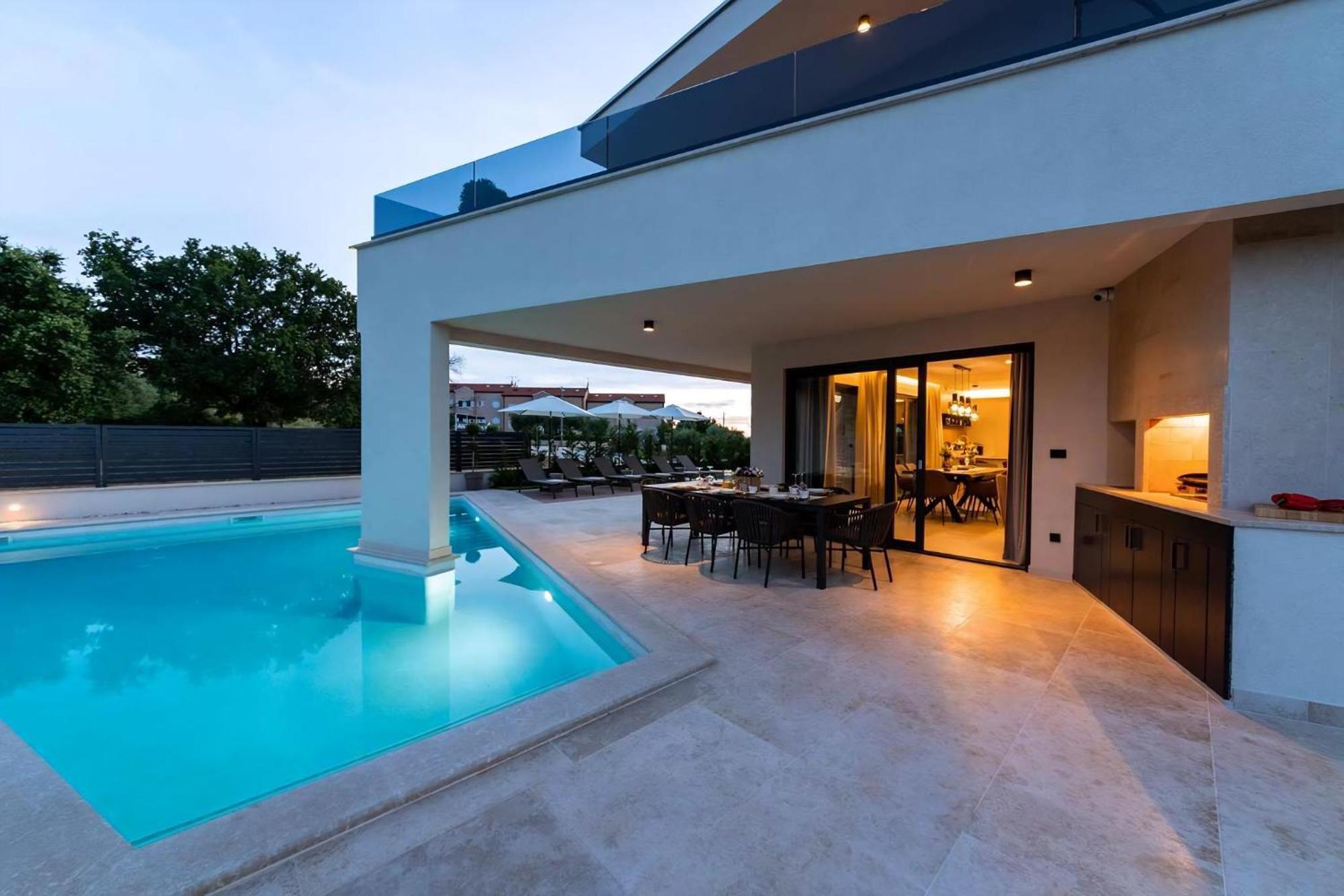Luxurioese Villa Perla Mit Pool Und Jacuzzi 포레치 외부 사진